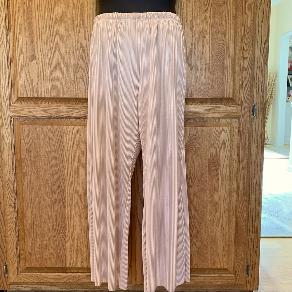 Forgotten Grace satiny pleated Palazzo pants, size large - Picture 3 of 9